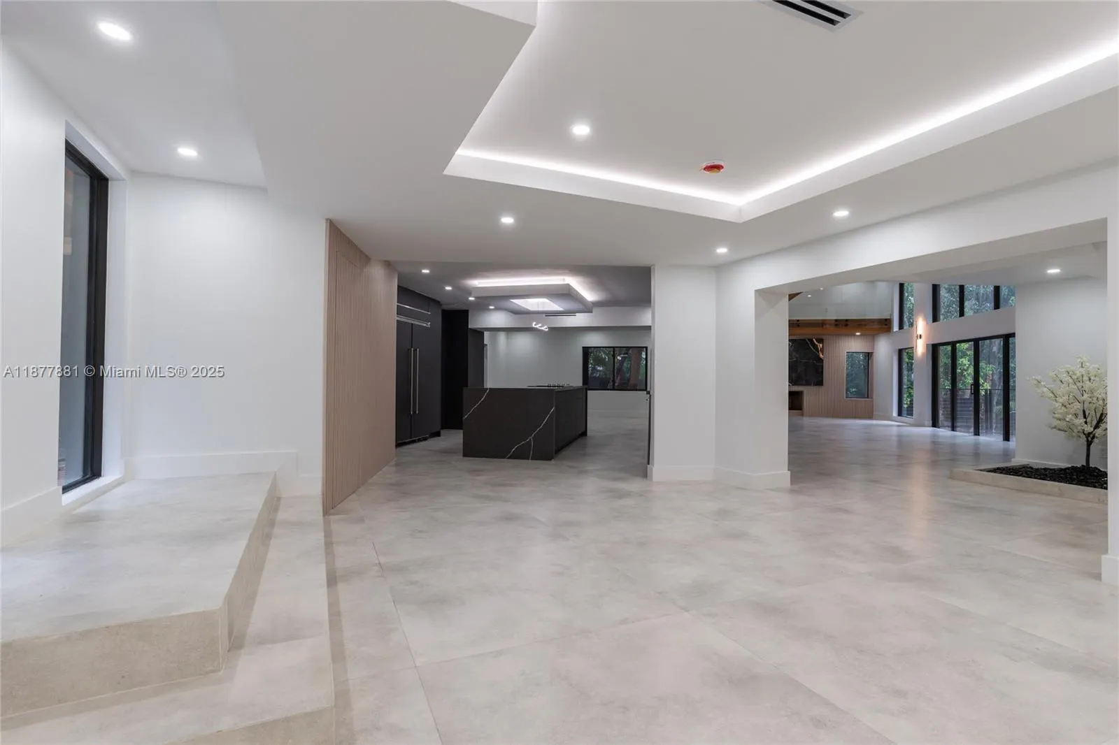 6525 SW 133