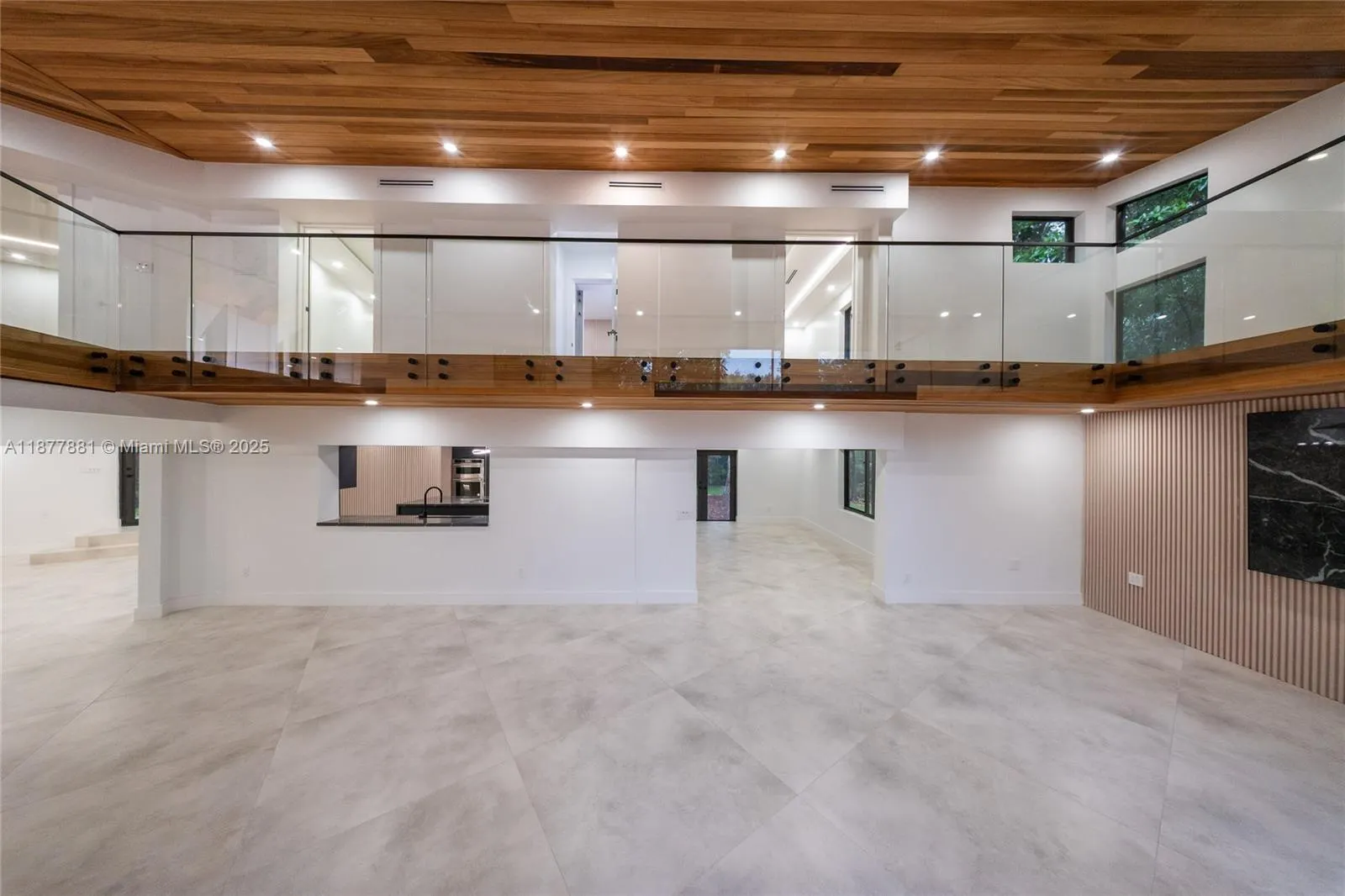 6525 SW 133