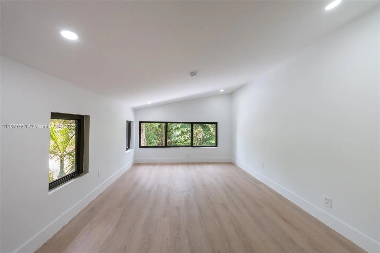 6525 SW 133