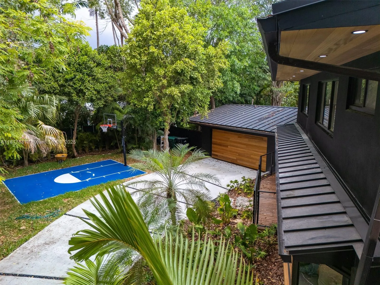 6525 SW 133