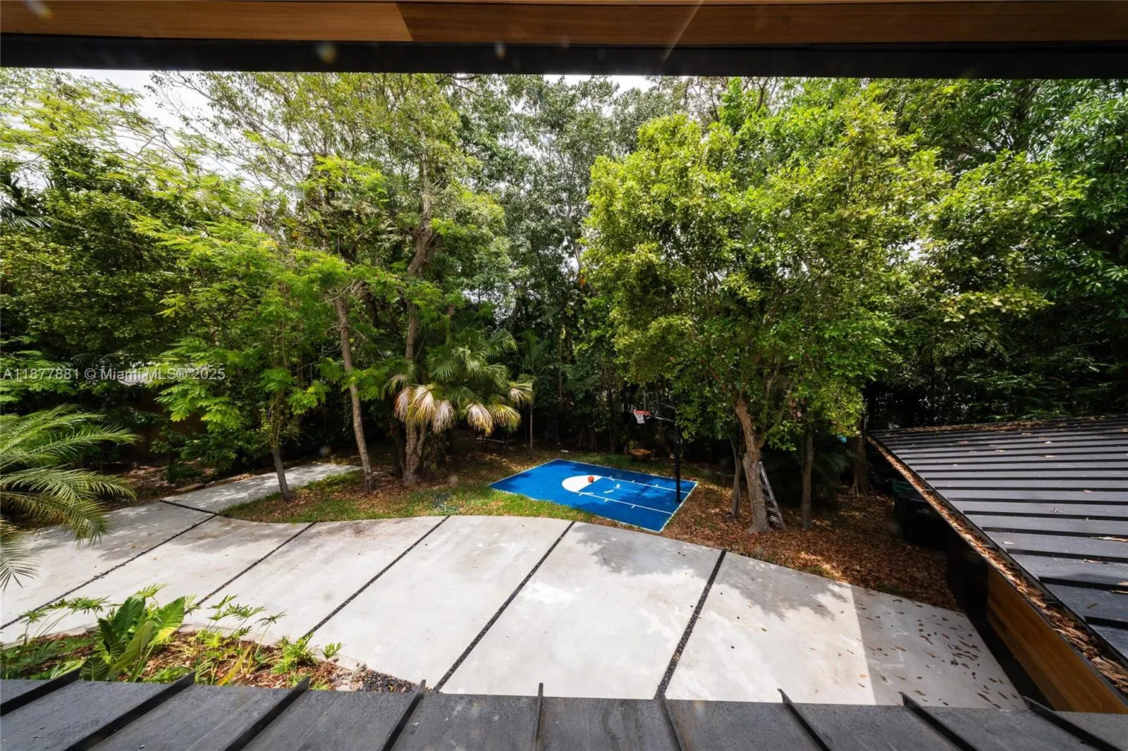 6525 SW 133