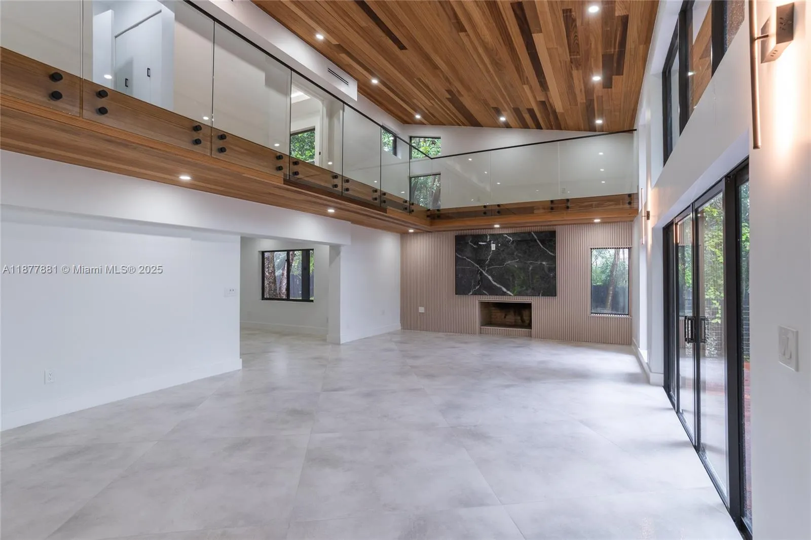 6525 SW 133