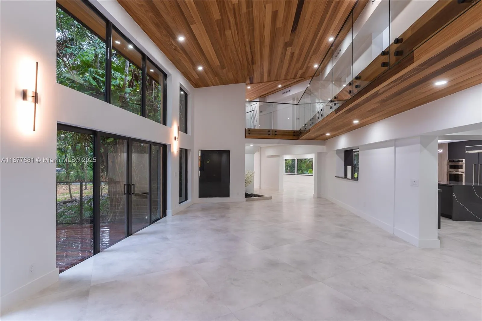 6525 SW 133