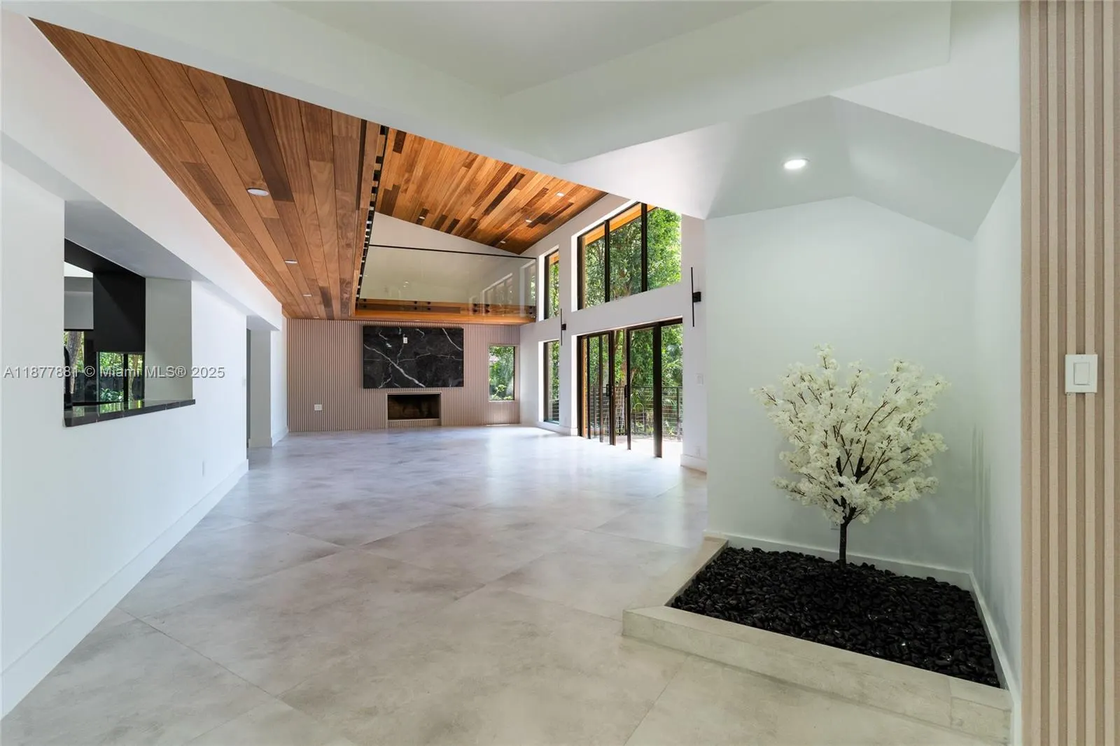 6525 SW 133