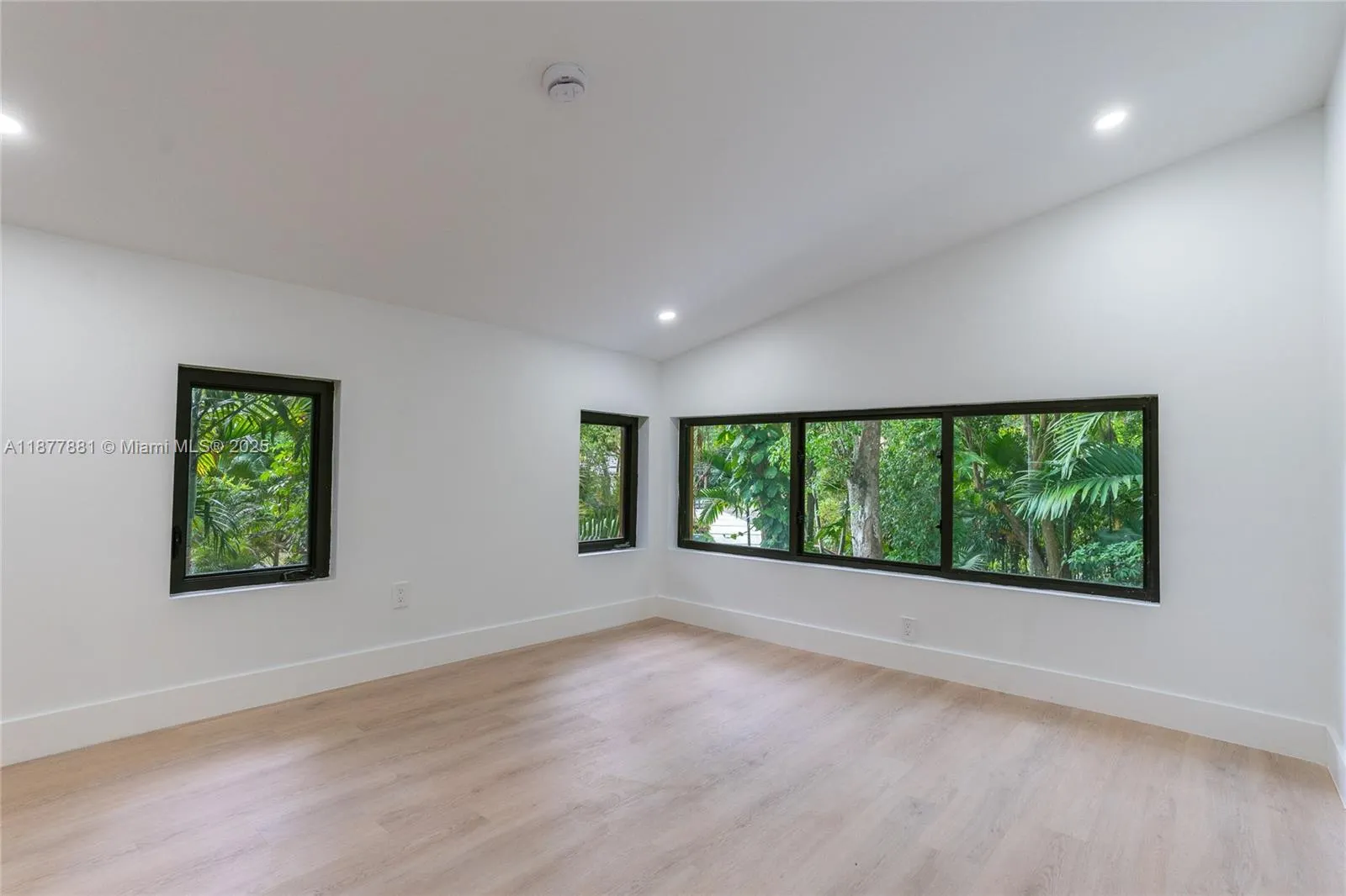 6525 SW 133