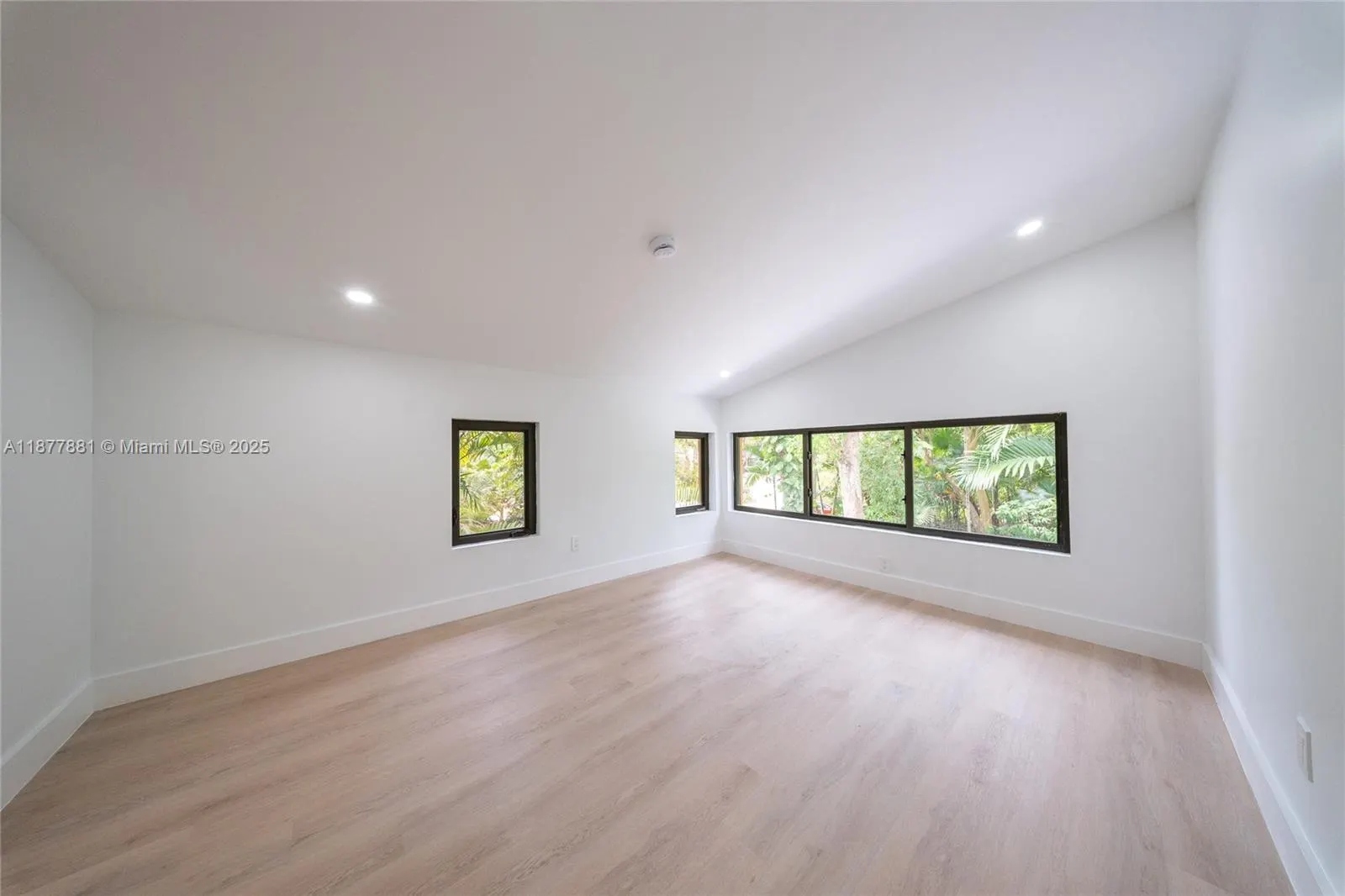 6525 SW 133