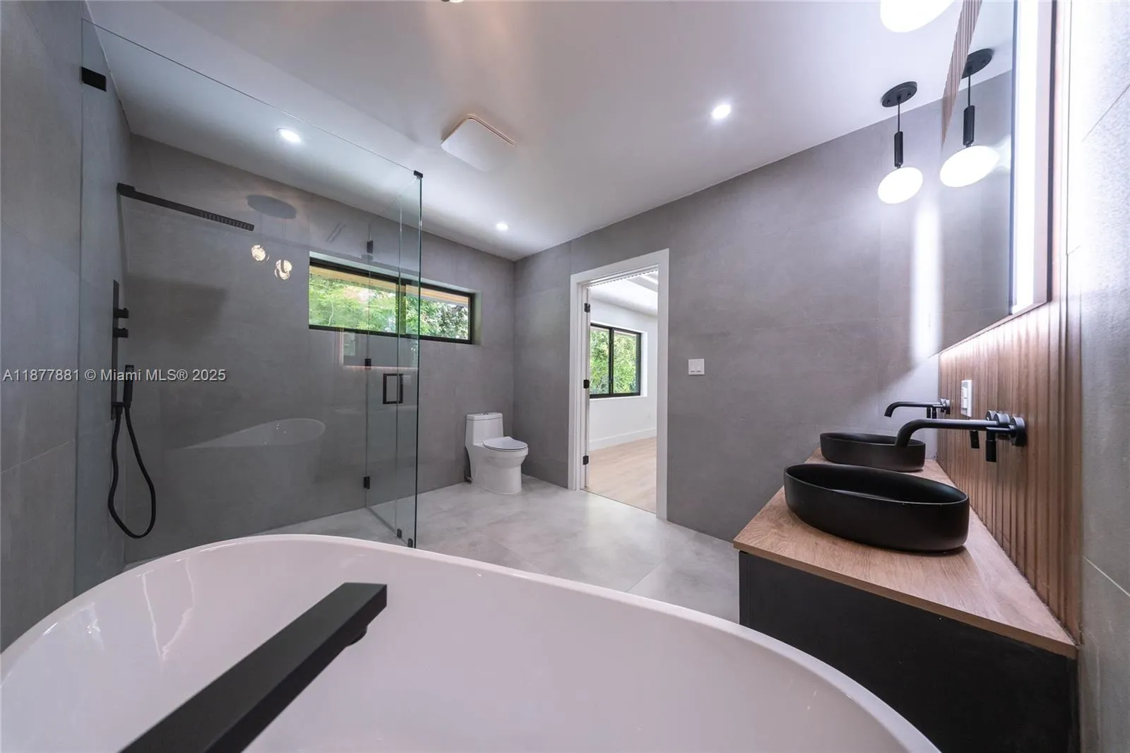 6525 SW 133