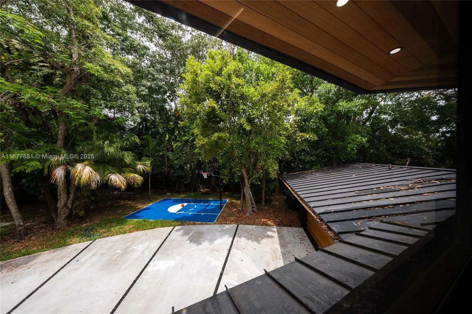 6525 SW 133