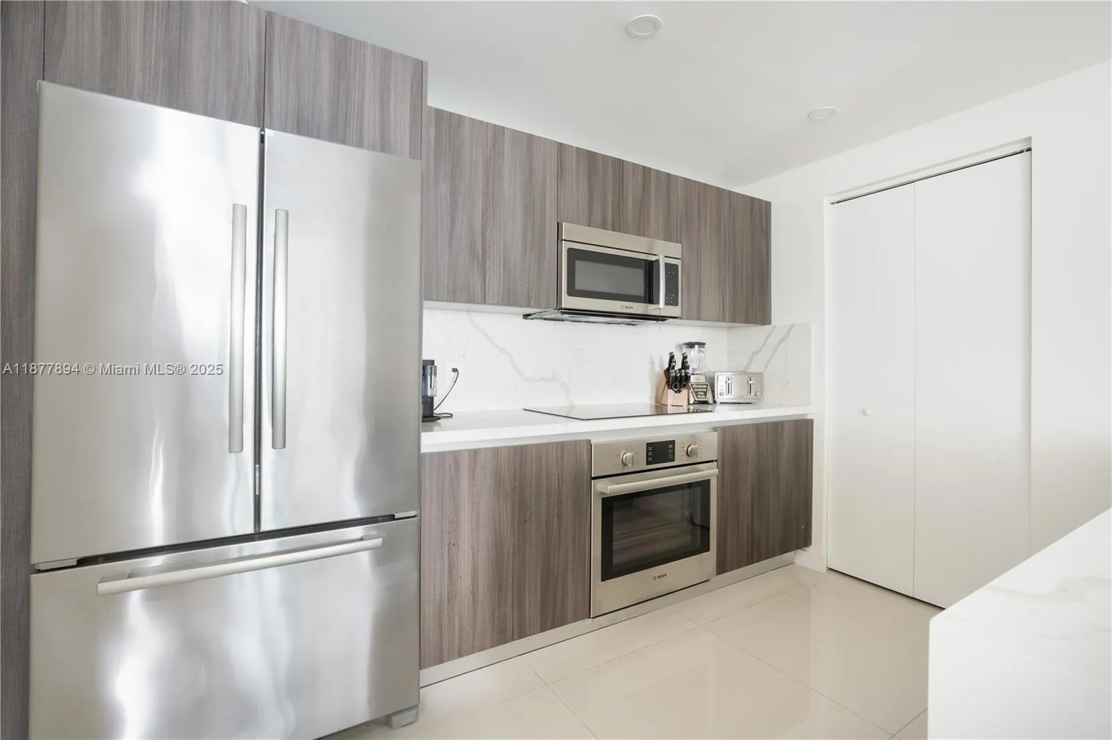 488 NE 18th St, #2210