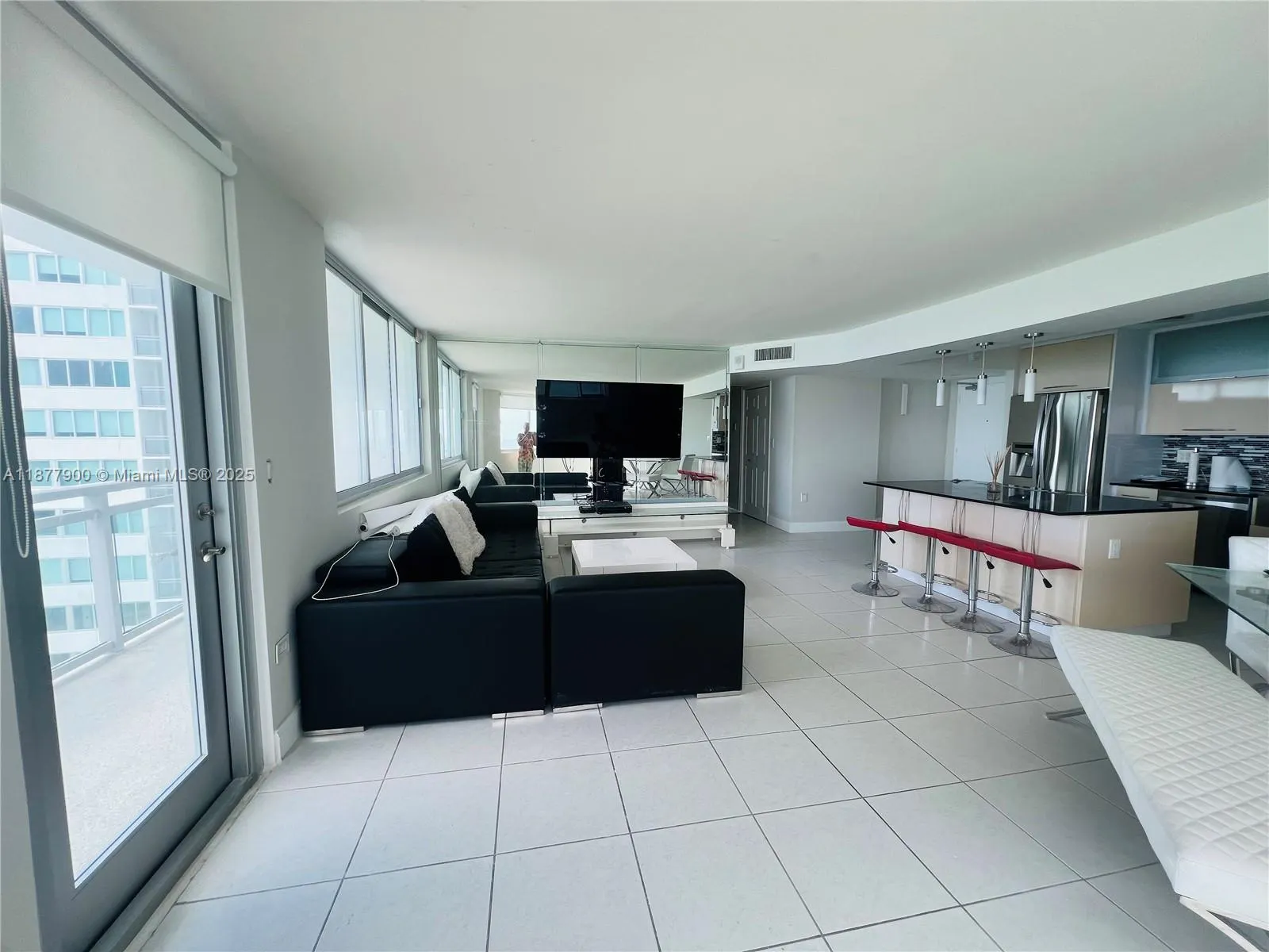 7135 Collins Ave, #1406