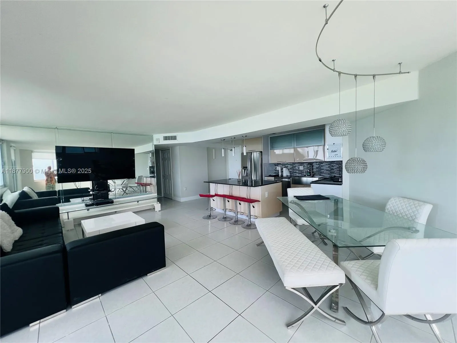 7135 Collins Ave, #1406