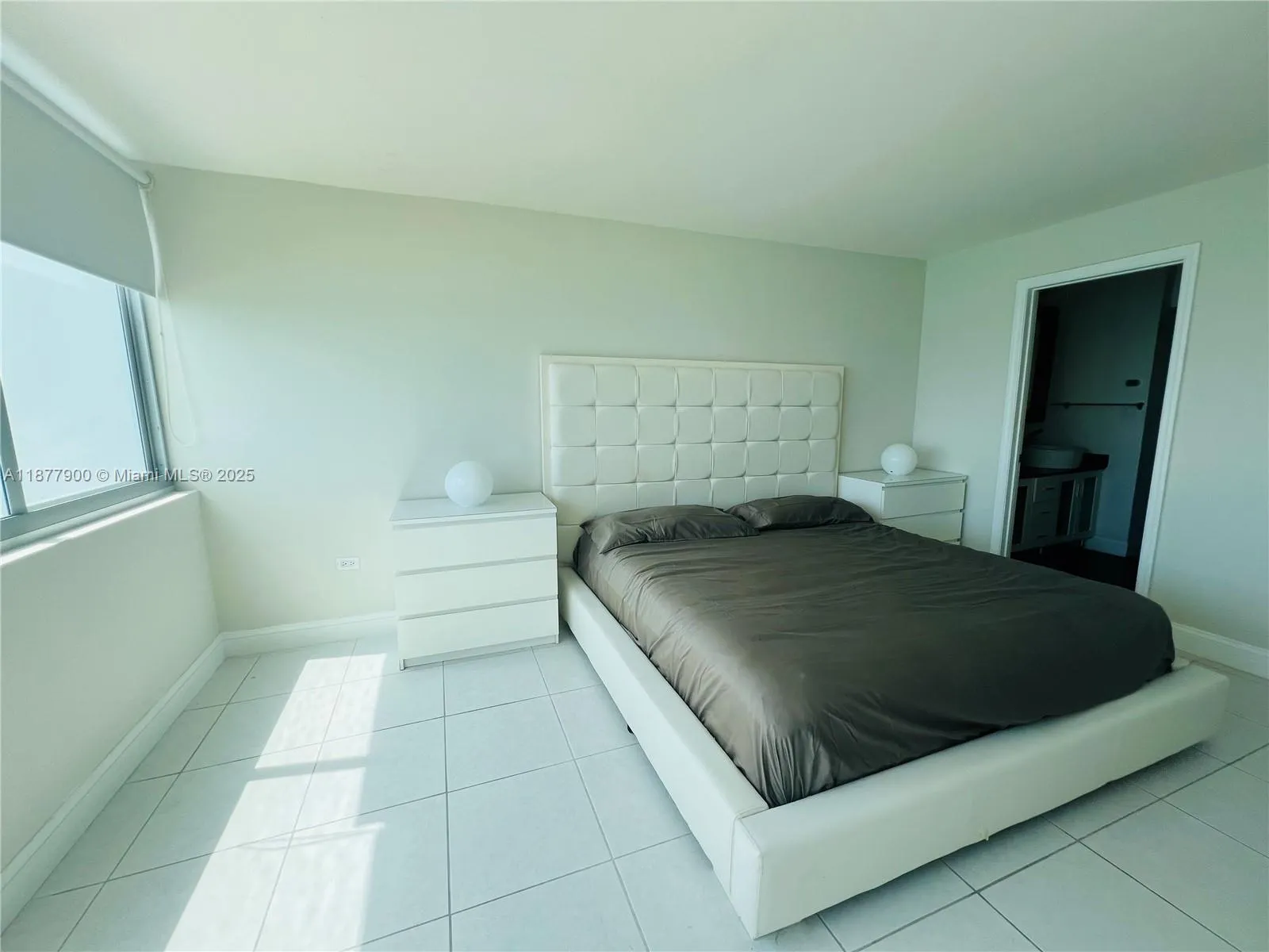 7135 Collins Ave, #1406
