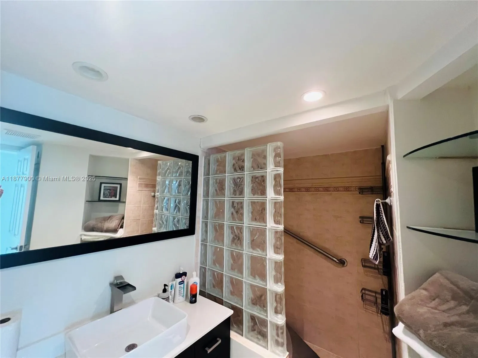 7135 Collins Ave, #1406