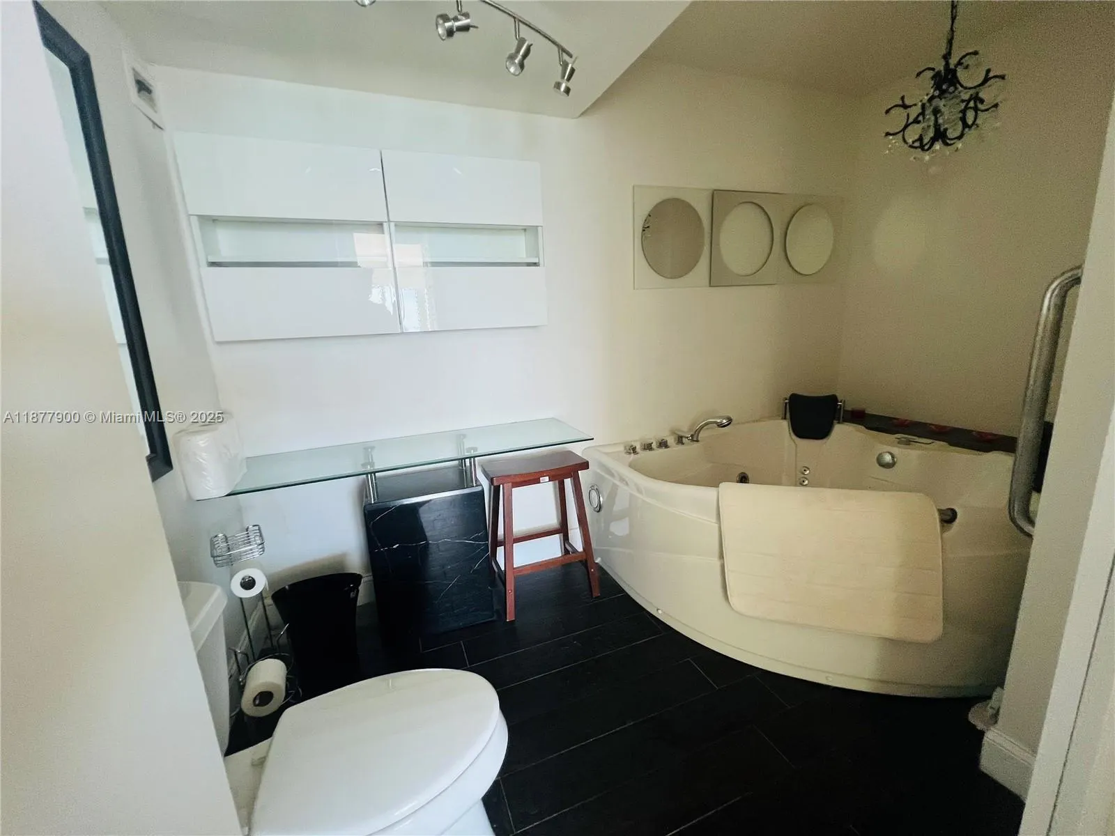 7135 Collins Ave, #1406