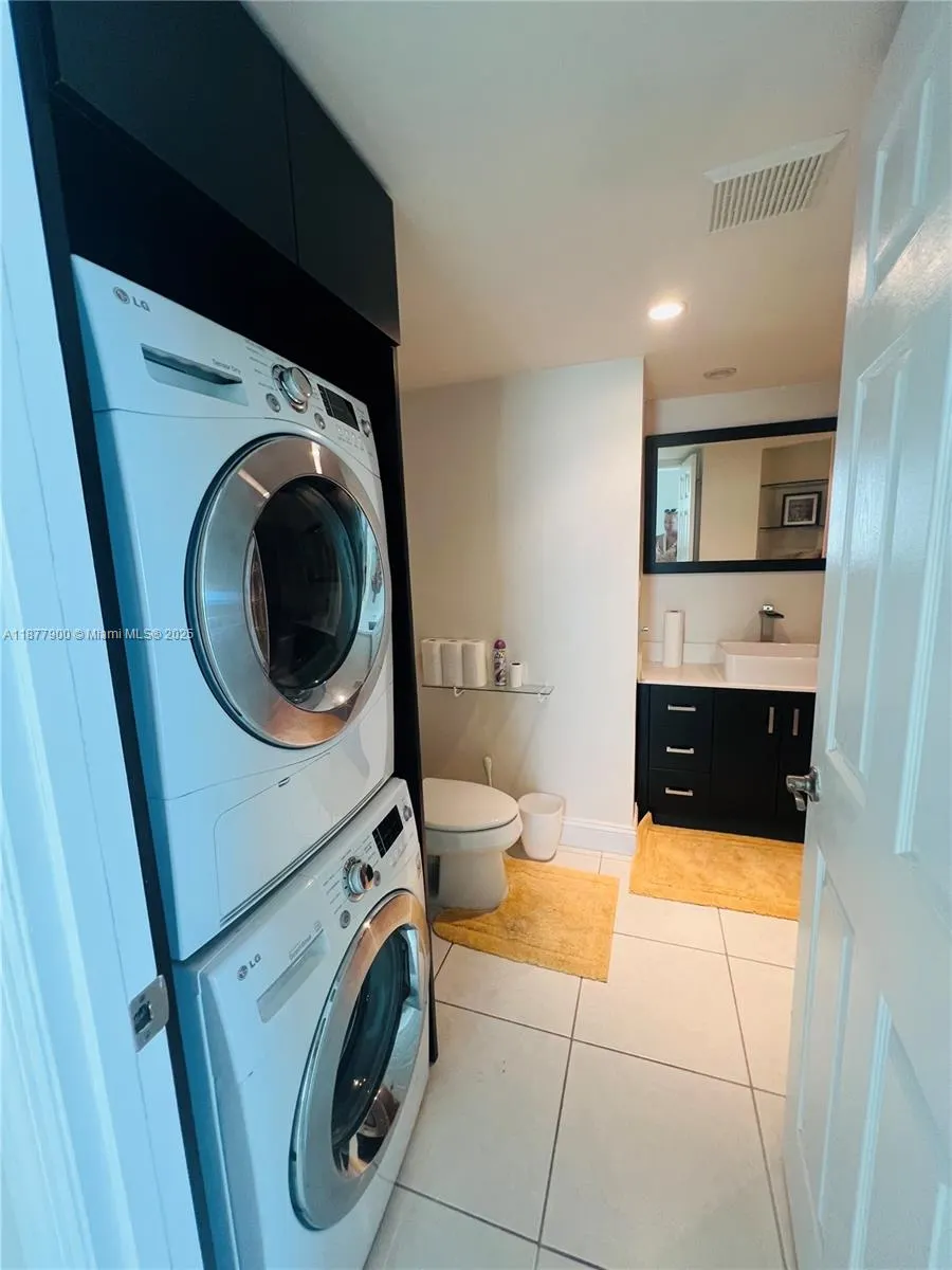 7135 Collins Ave, #1406