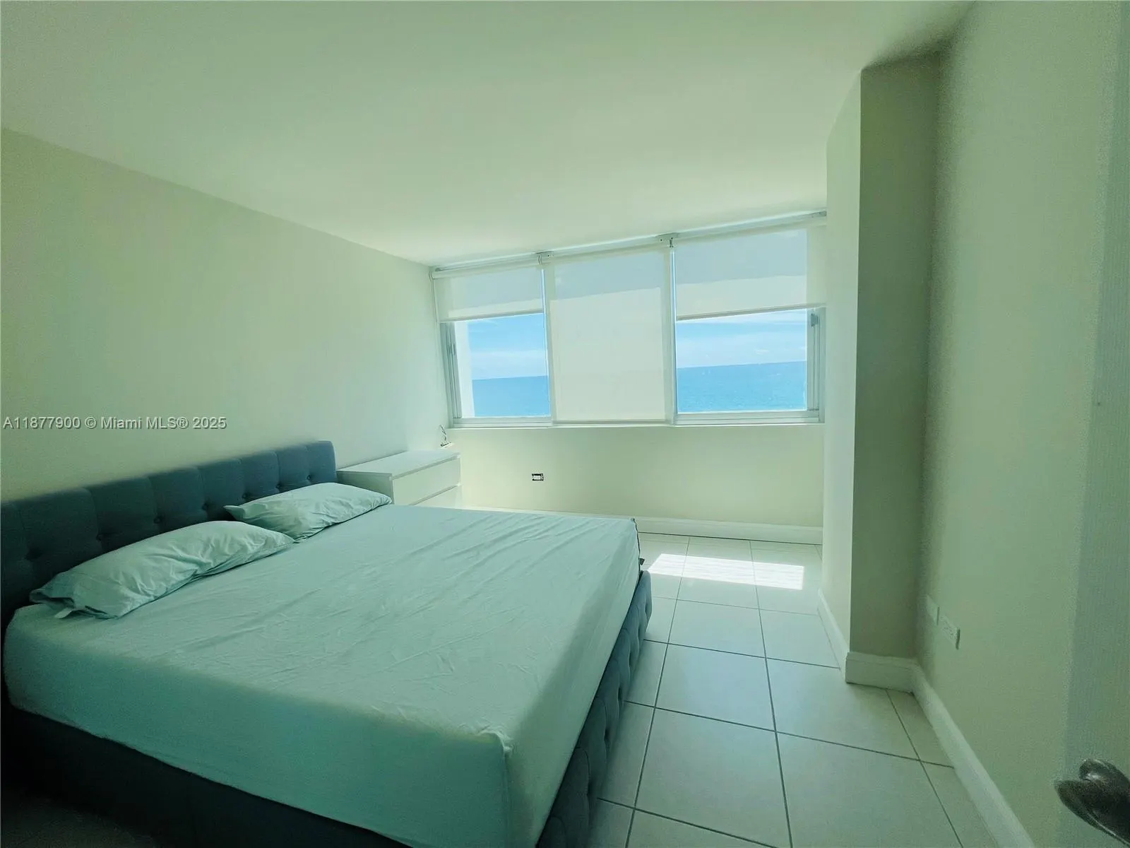 7135 Collins Ave, #1406