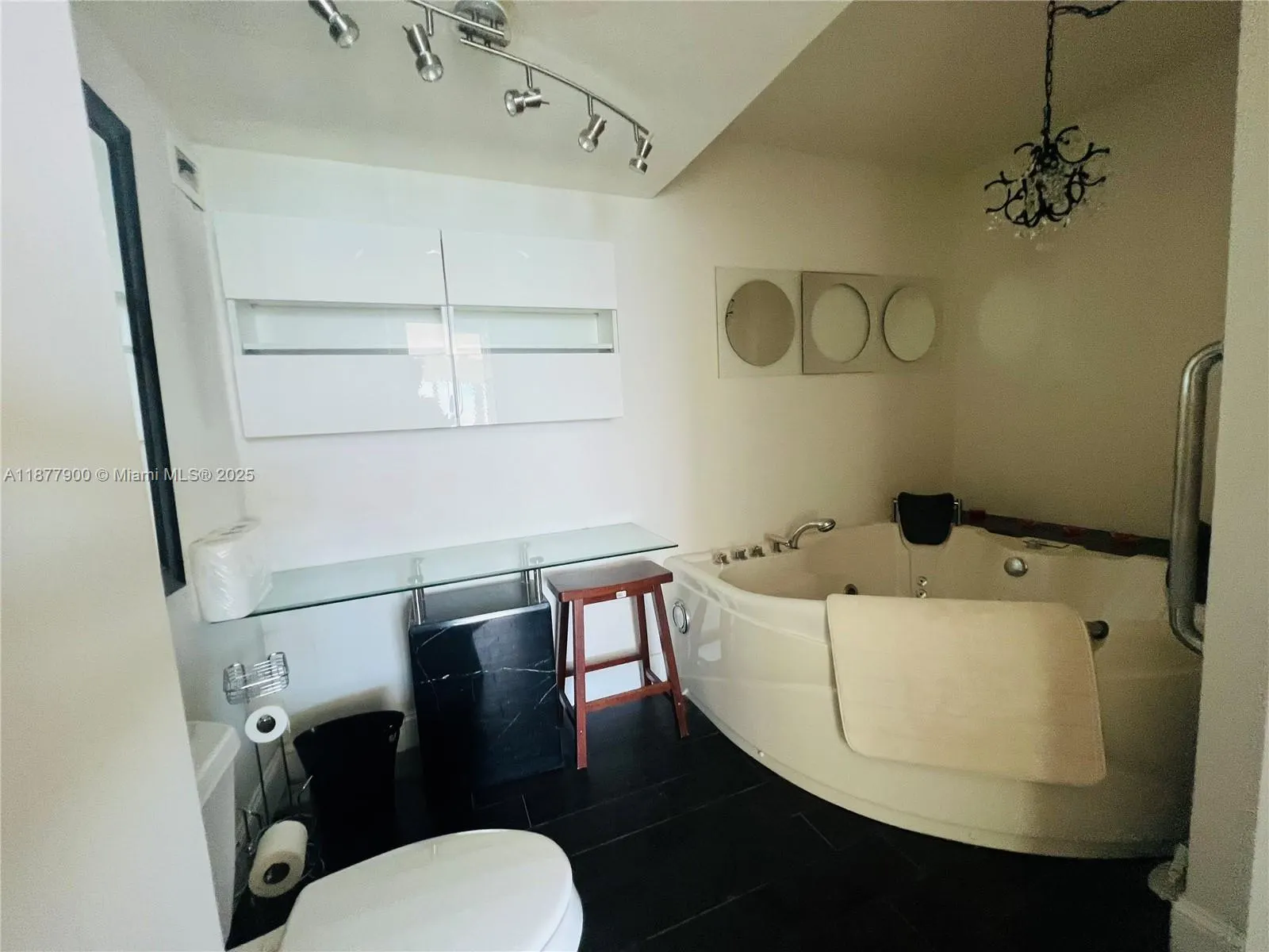 7135 Collins Ave, #1406