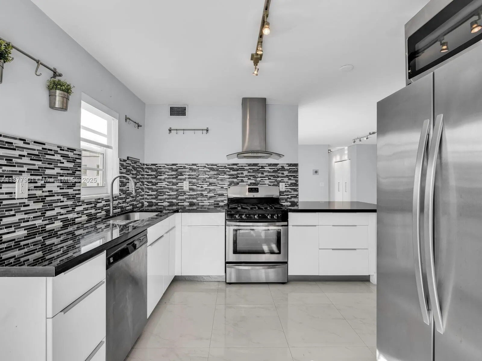 525 Meridian Ave, #307