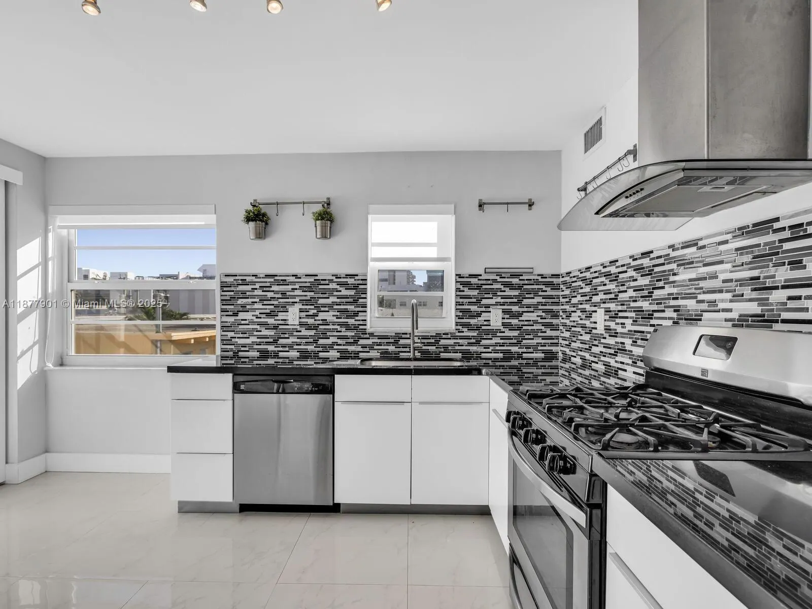 525 Meridian Ave, #307