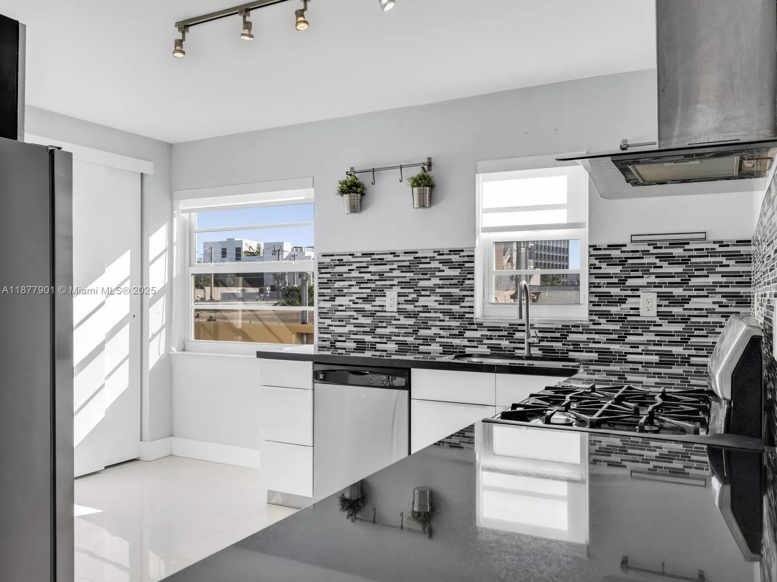 525 Meridian Ave, #307