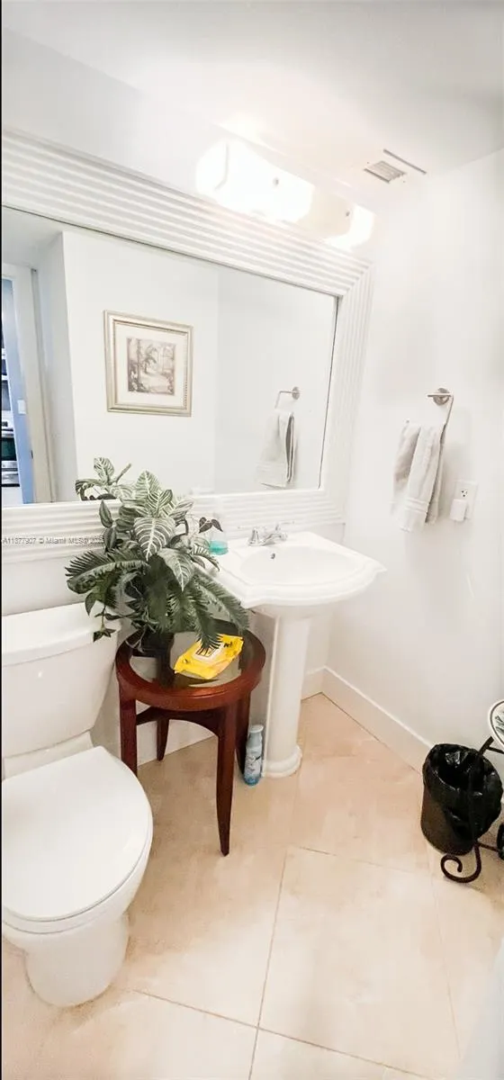 340 Sunset Dr, #907