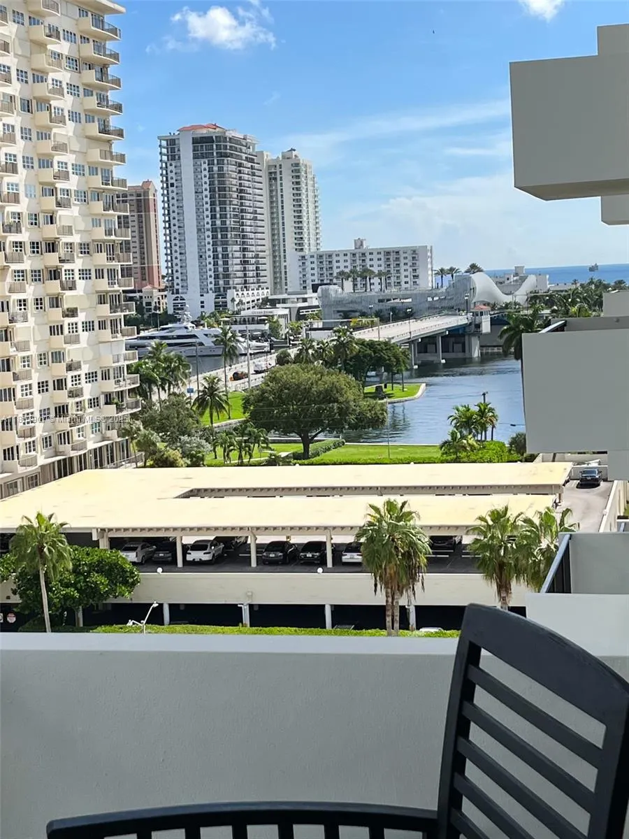 340 Sunset Dr, #907