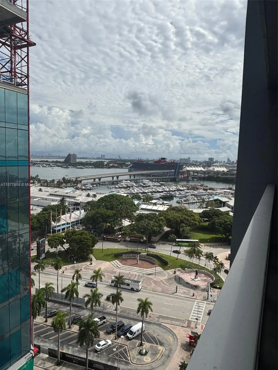 244 Biscayne Blvd, #1606