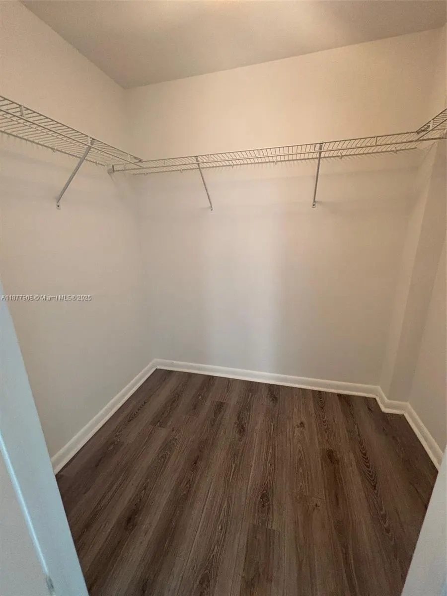 244 Biscayne Blvd, #1606