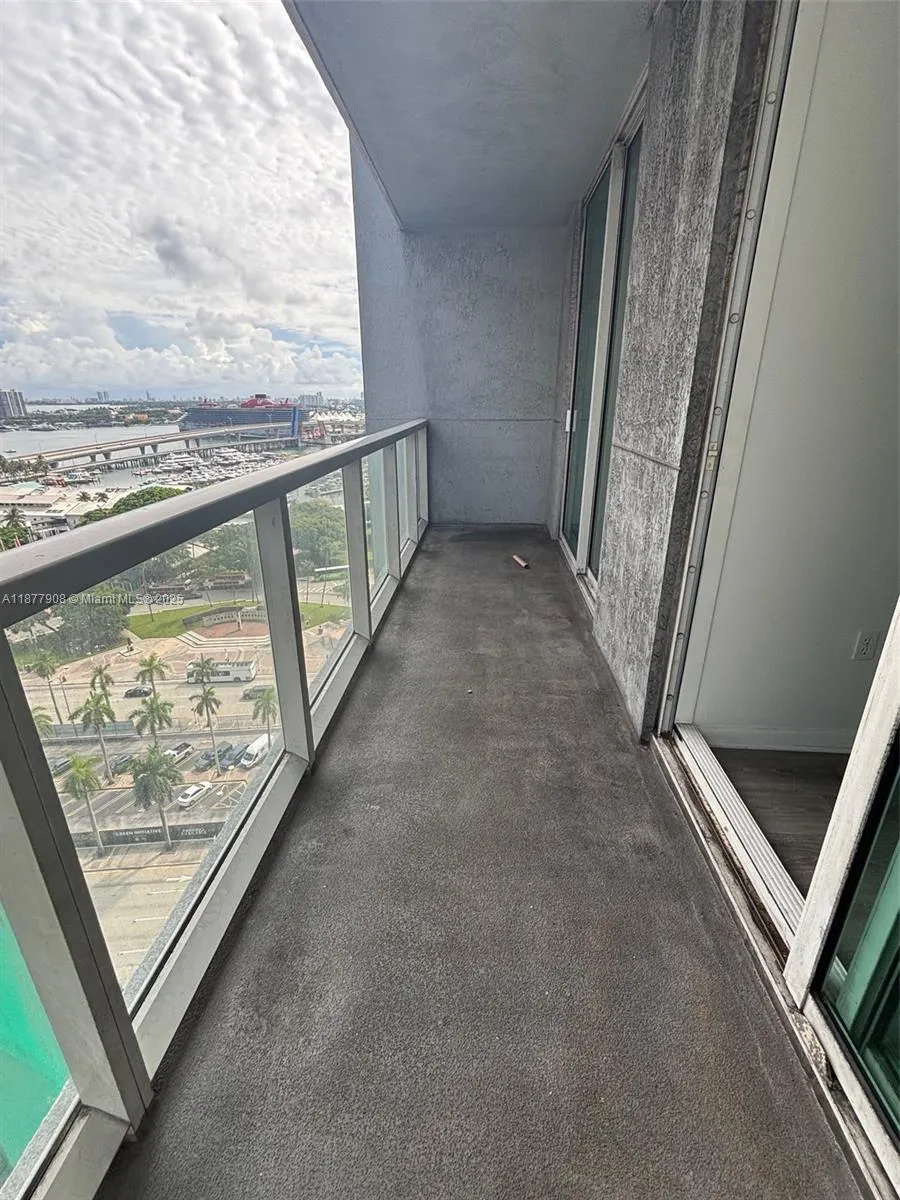 244 Biscayne Blvd, #1606