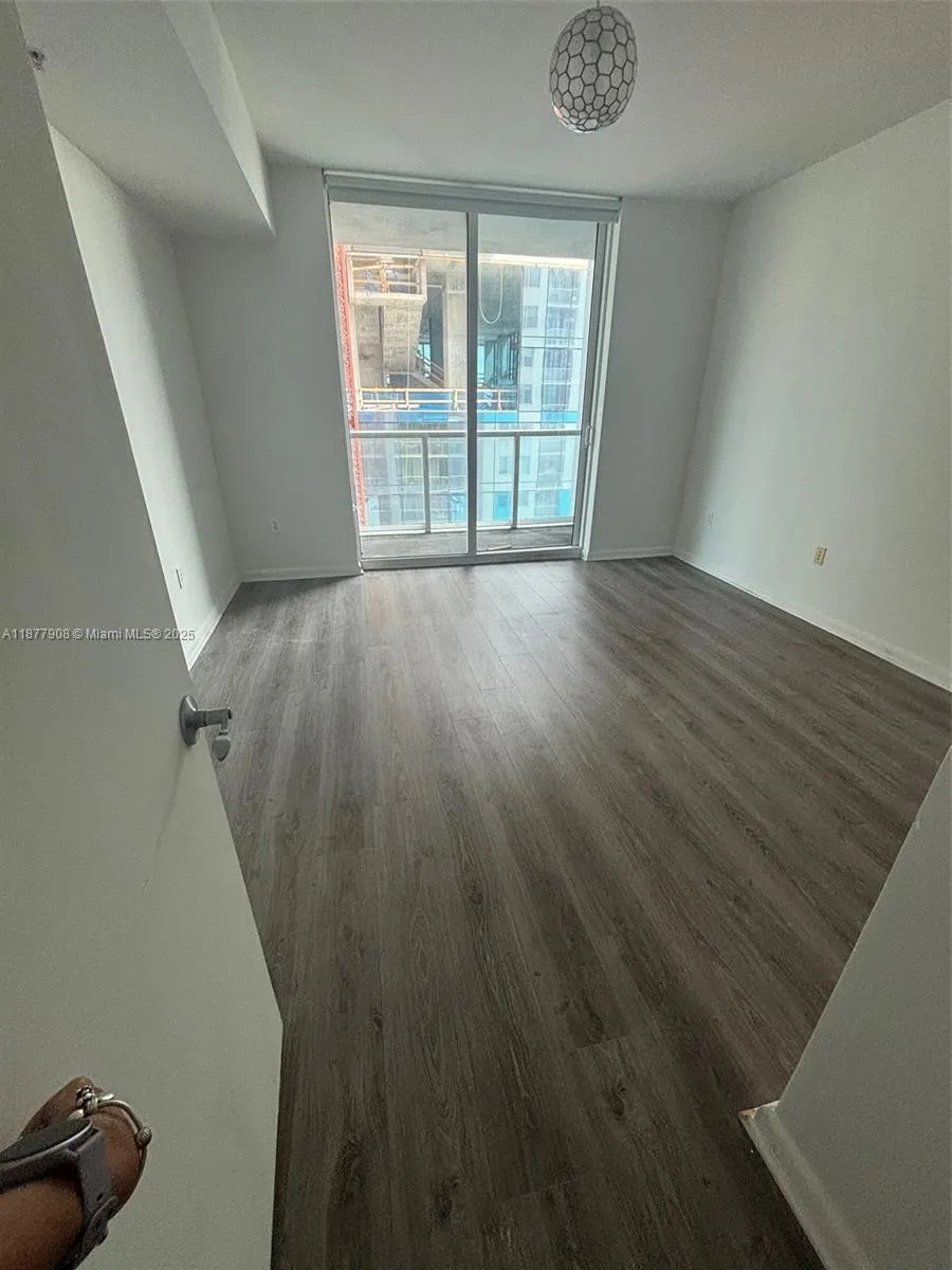244 Biscayne Blvd, #1606
