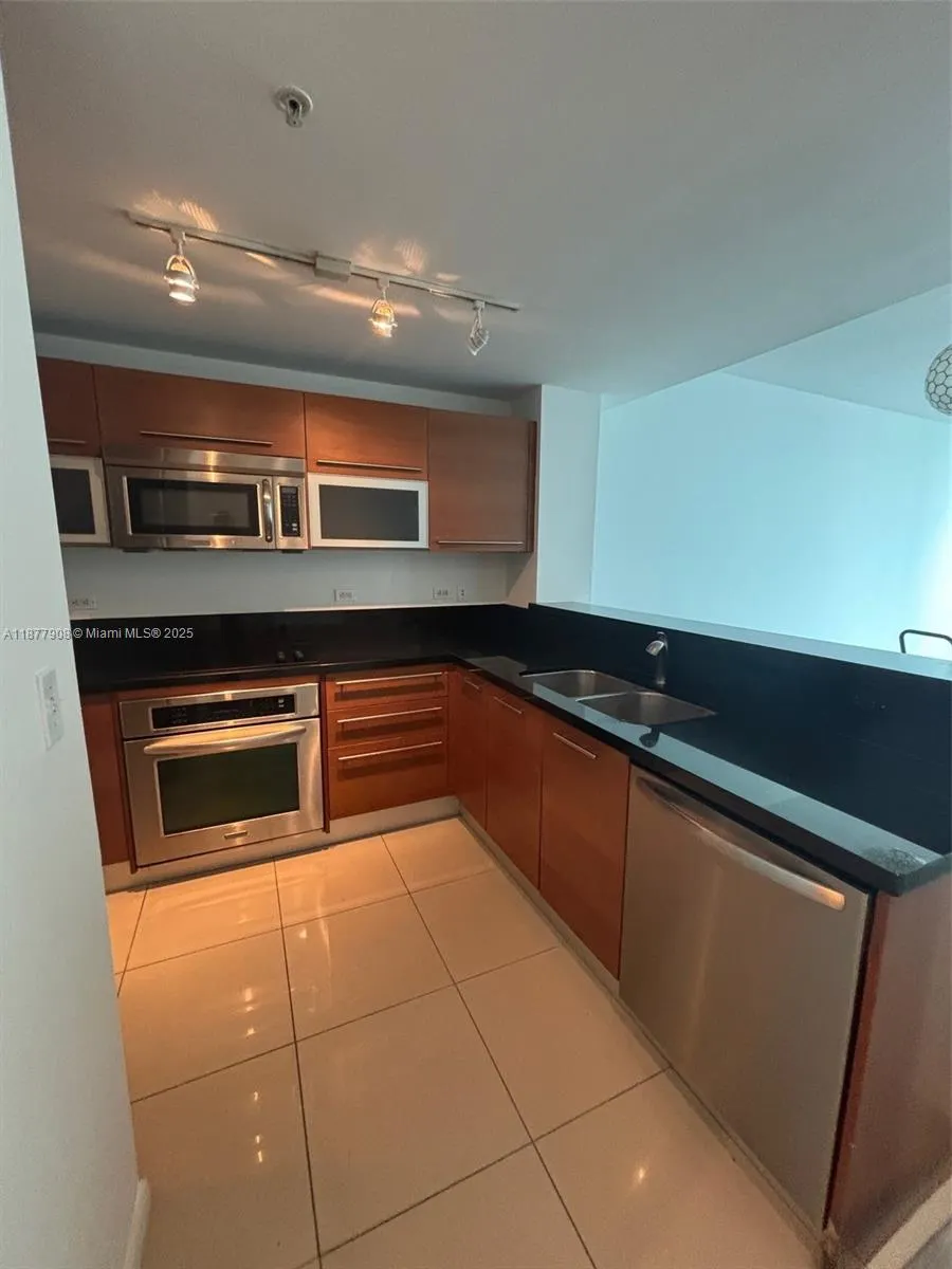 244 Biscayne Blvd, #1606