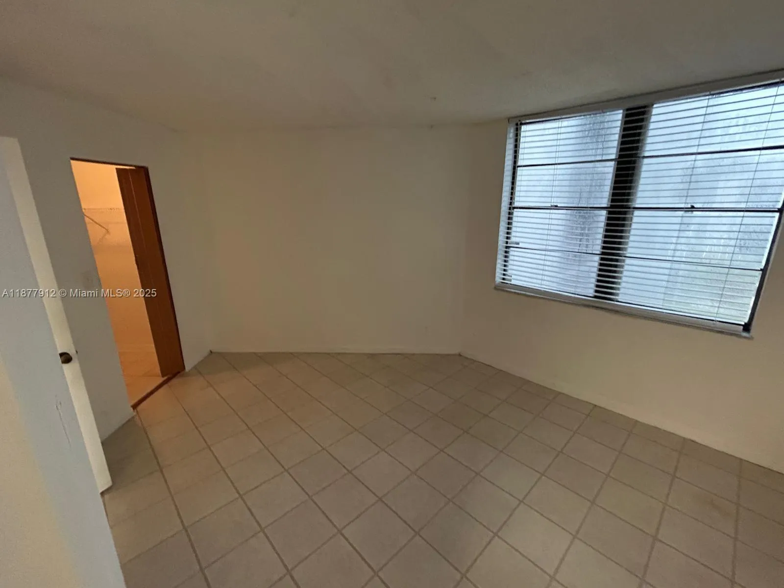 210 Lake Pointe Dr, #201