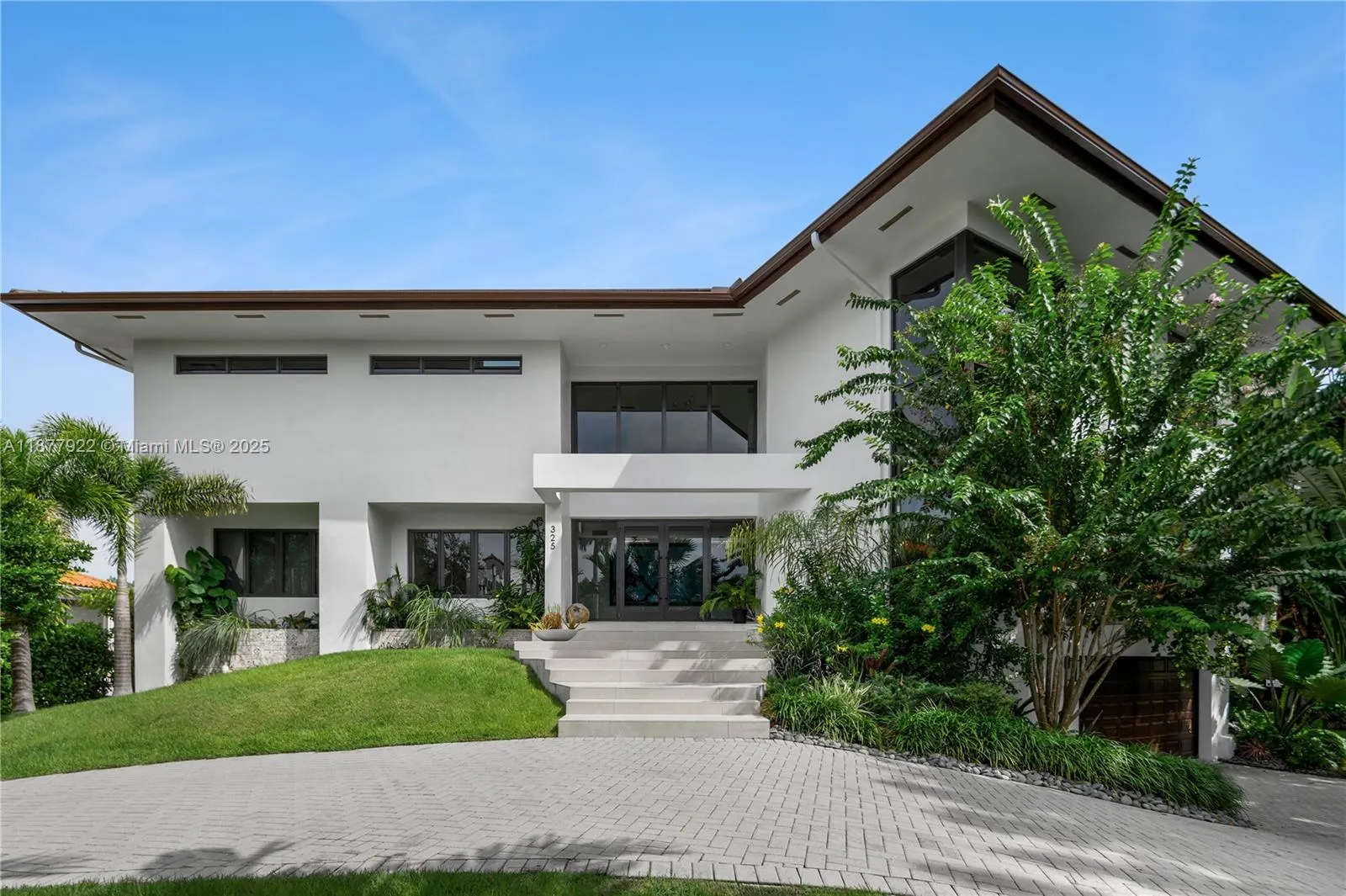 325 Campana Ave