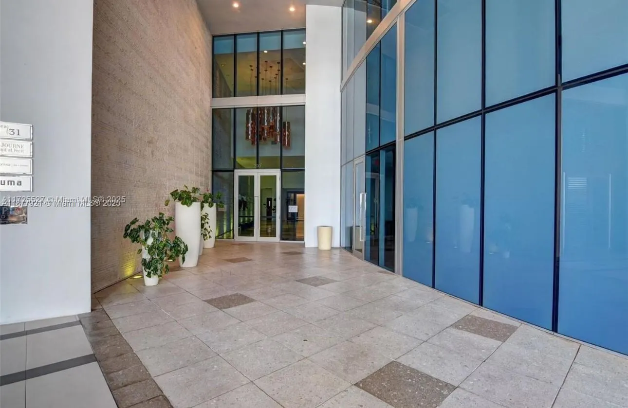 200 Biscayne Boulevard Way, #3801