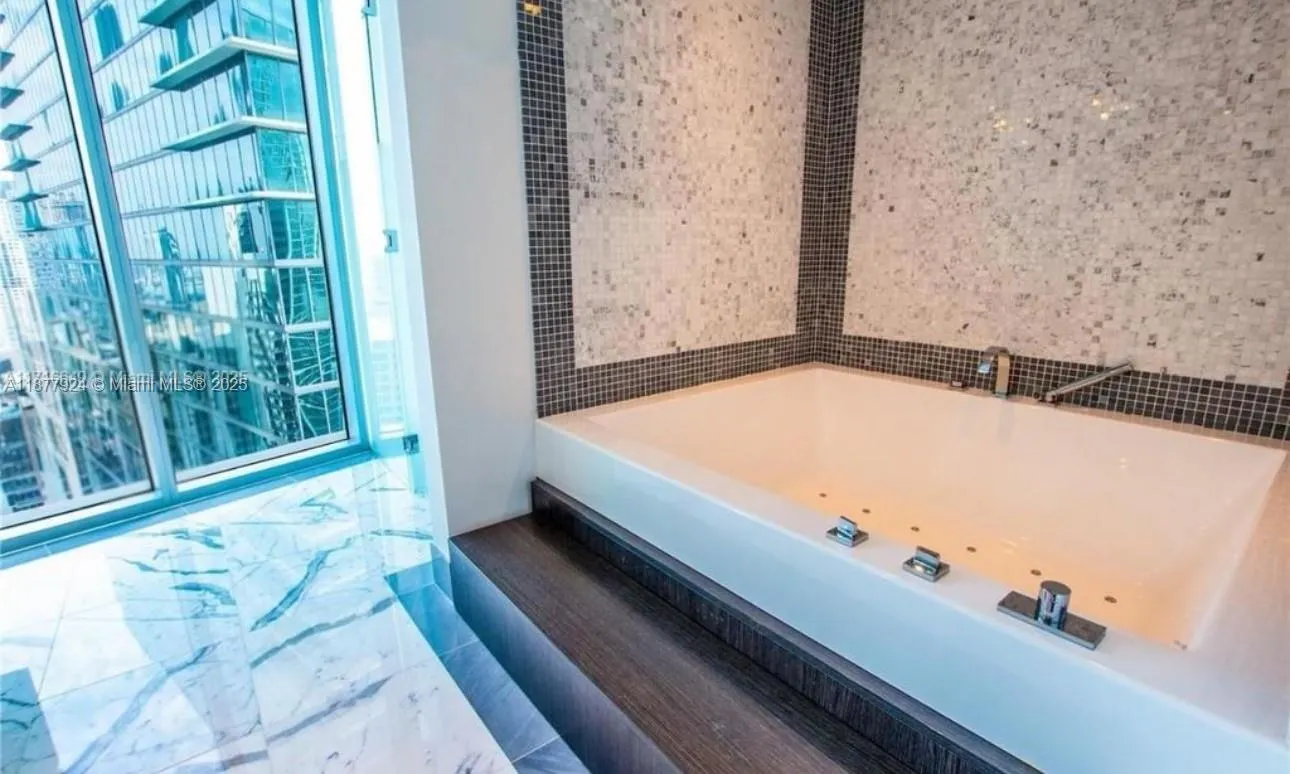 200 Biscayne Boulevard Way, #3801