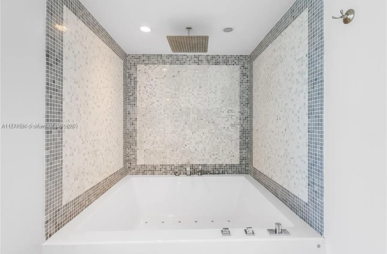 200 Biscayne Boulevard Way, #3801