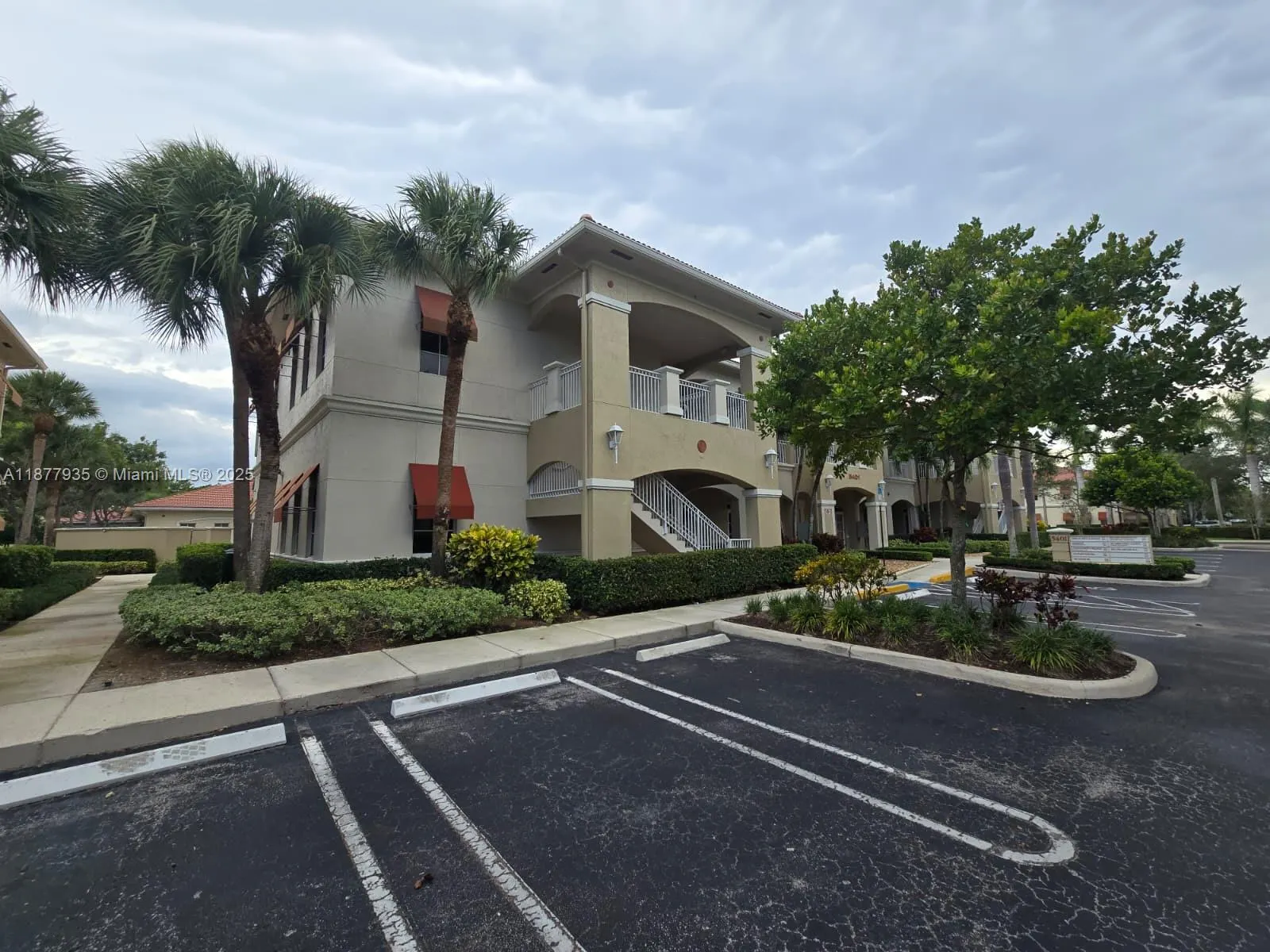 5401 N University Dr, #203
