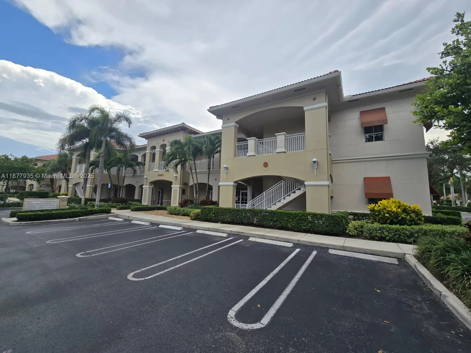 5401 N University Dr, #203