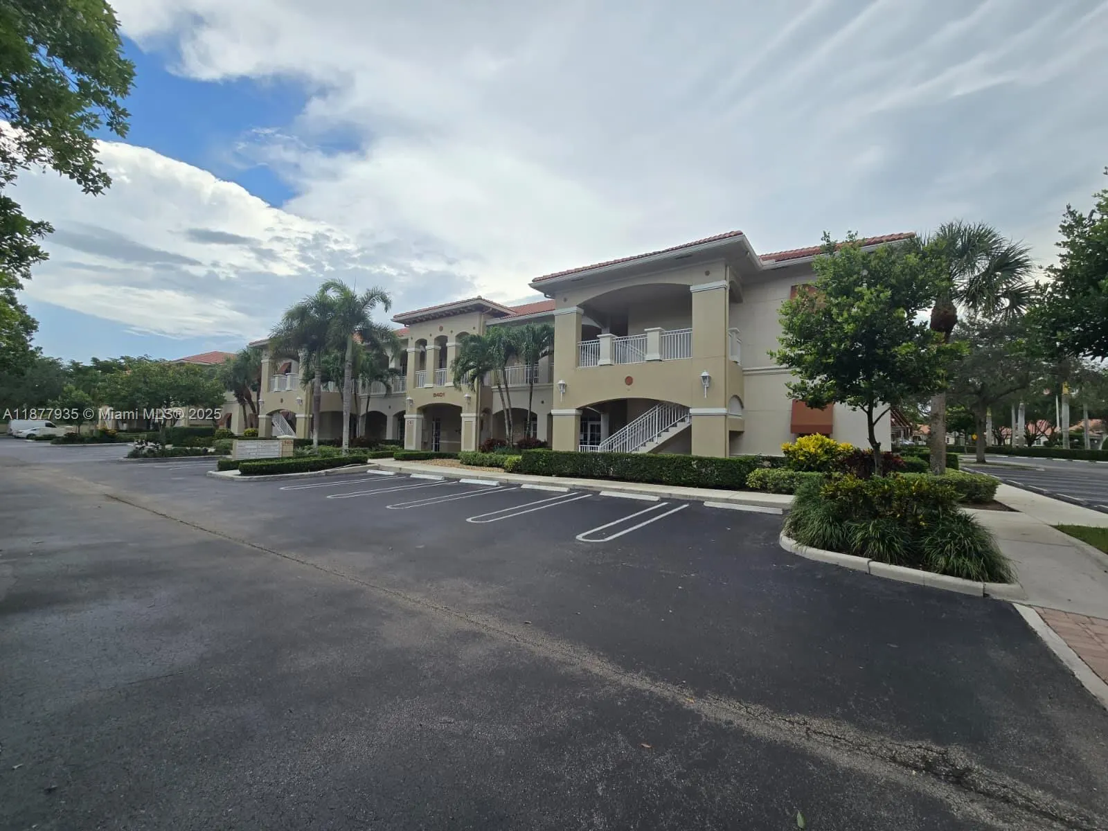 5401 N University Dr, #203