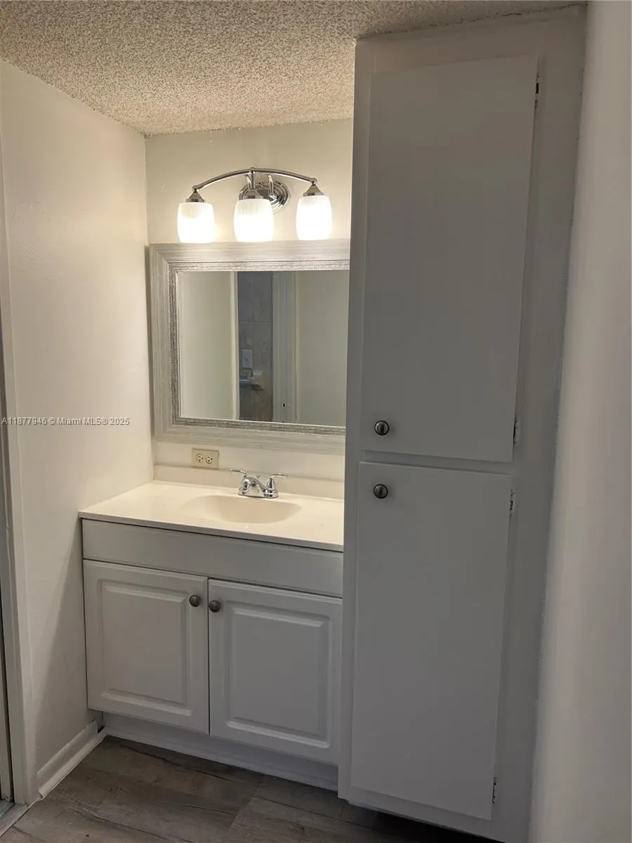16909 N Bay Rd, #904