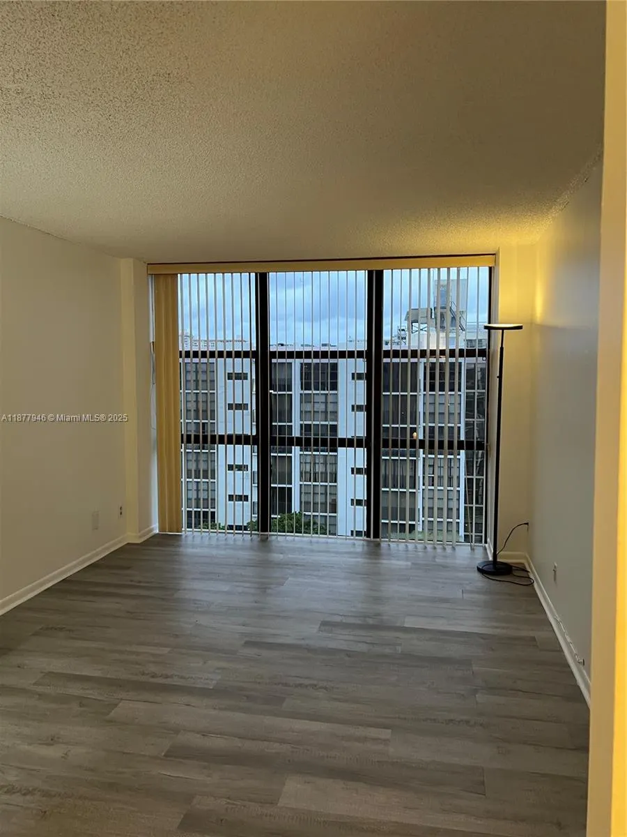 16909 N Bay Rd, #904