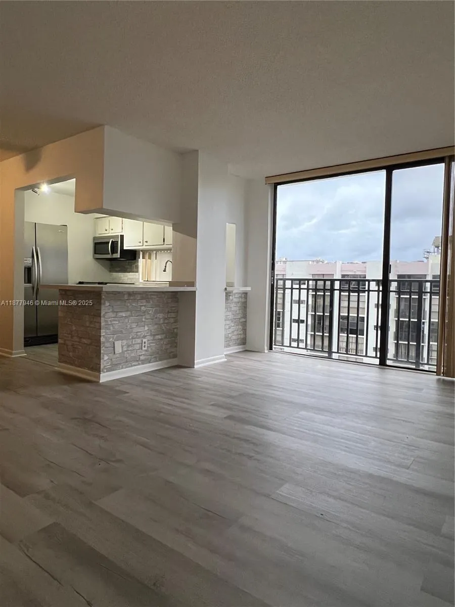16909 N Bay Rd, #904