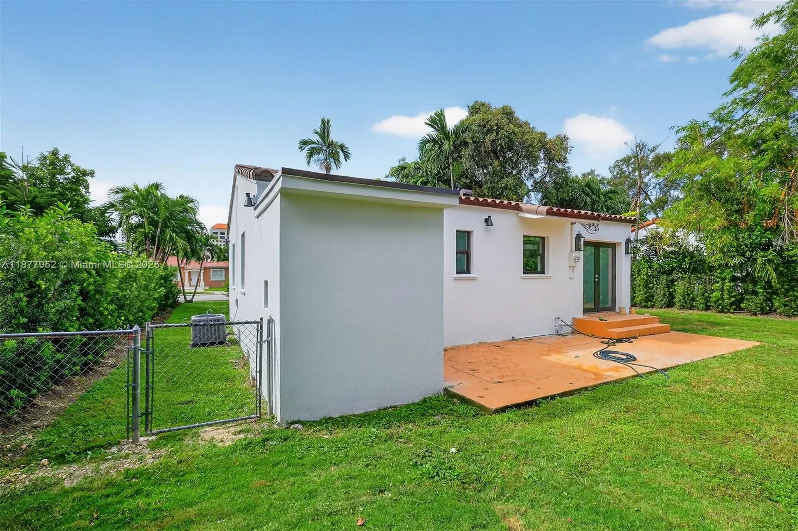 29 Alcantarra Ave