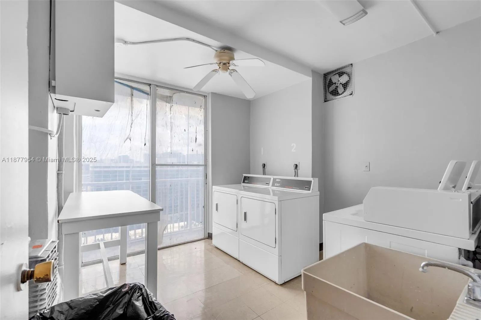 1965 S Ocean Dr, #15B