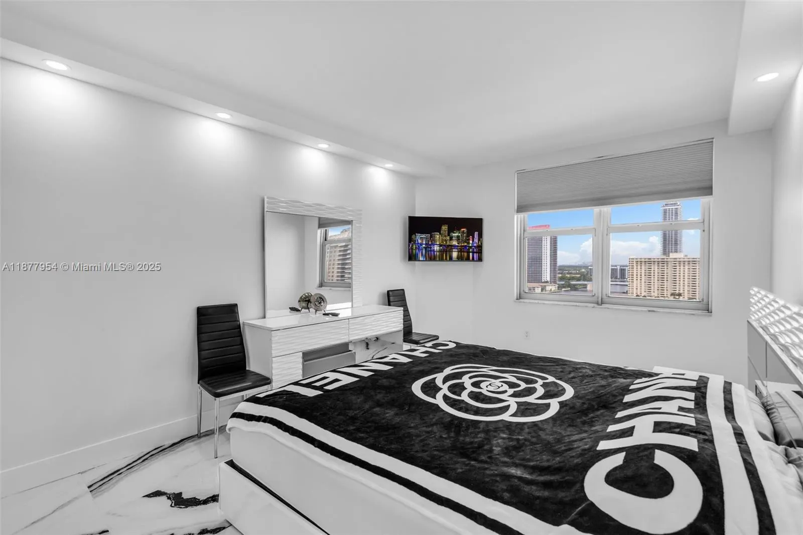 1965 S Ocean Dr, #15B
