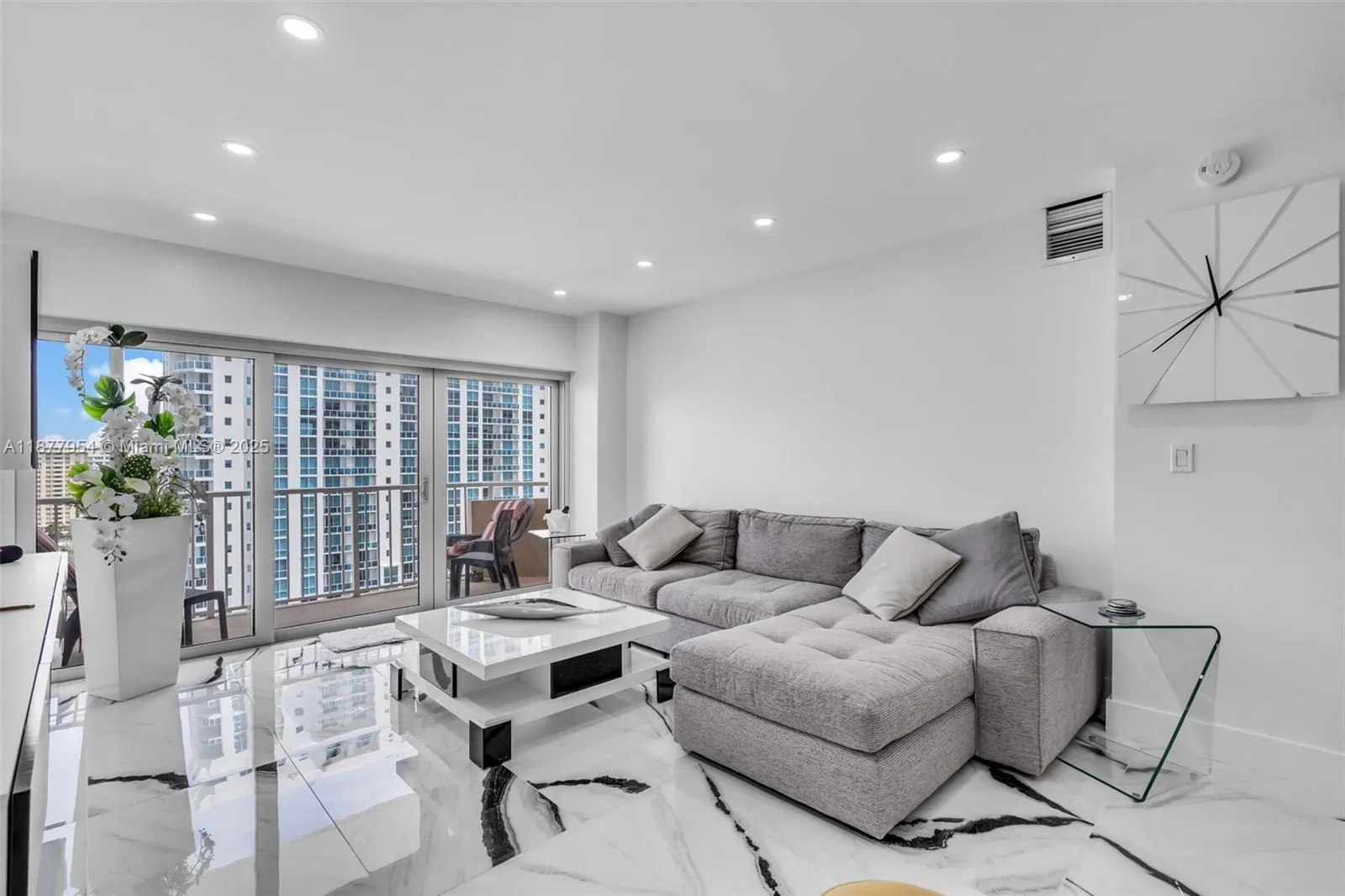 1965 S Ocean Dr, #15B