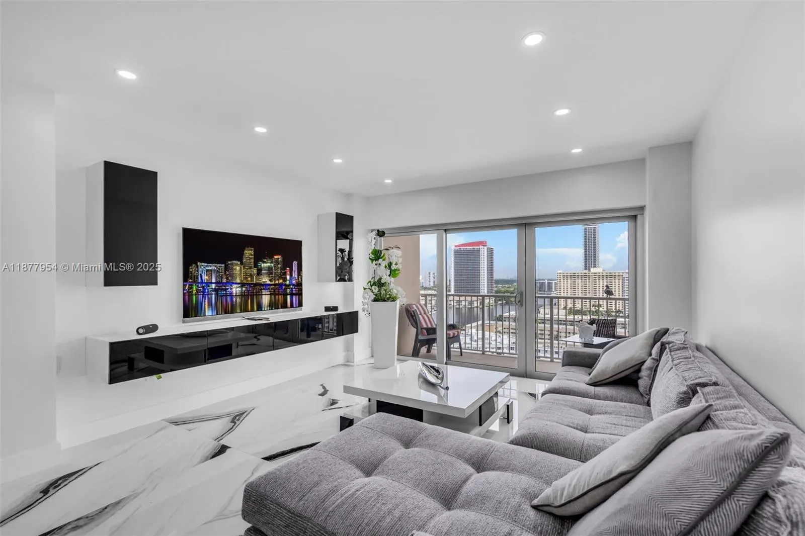 1965 S Ocean Dr, #15B