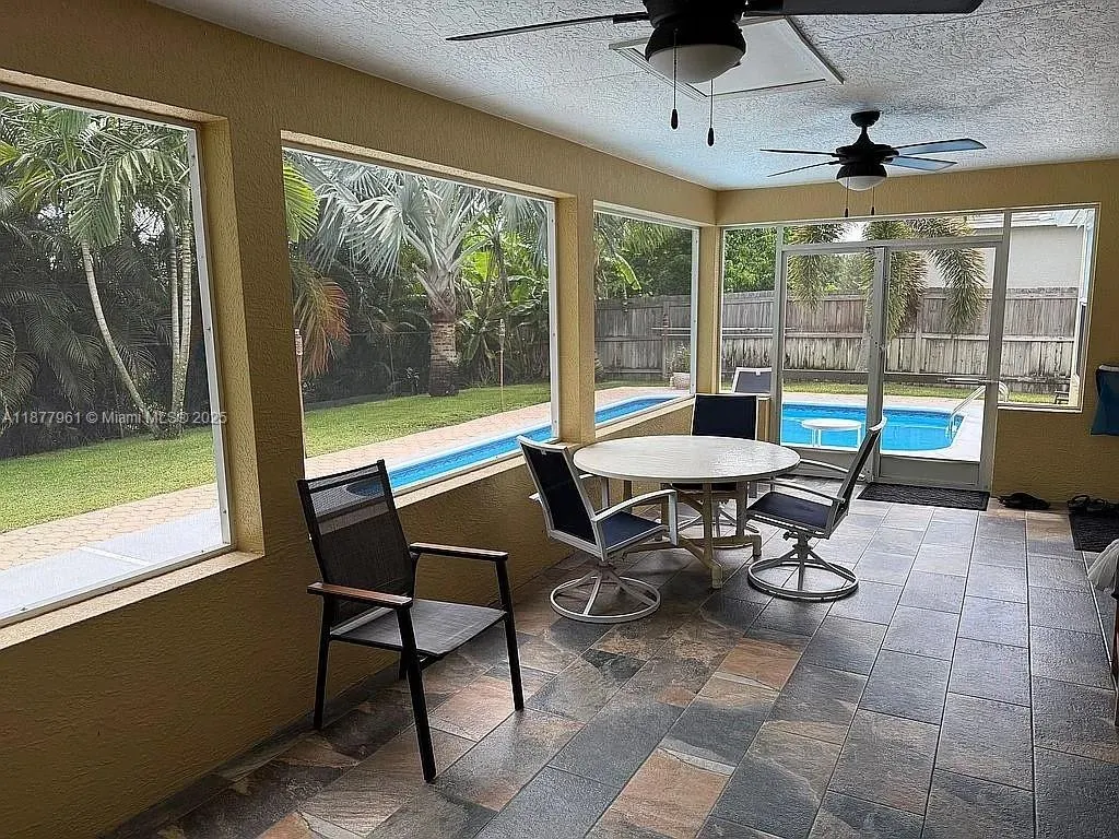 524 SW Crawfish Dr