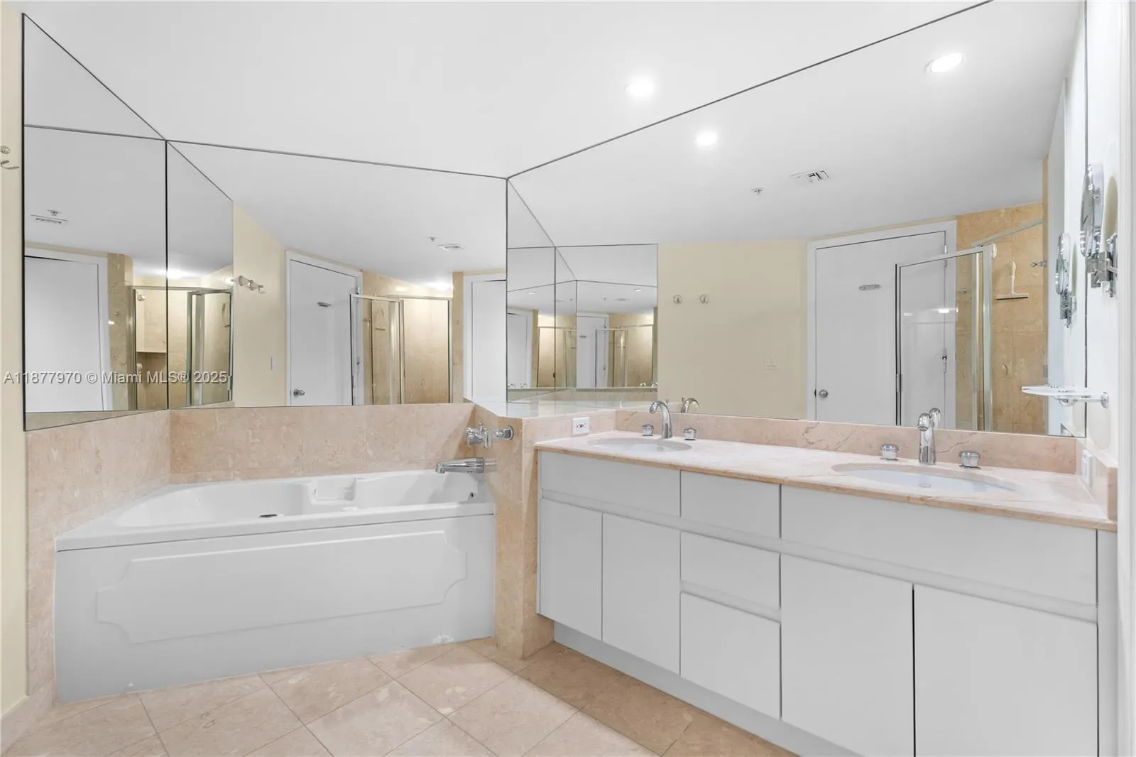 848 Brickell Key Dr, #2502