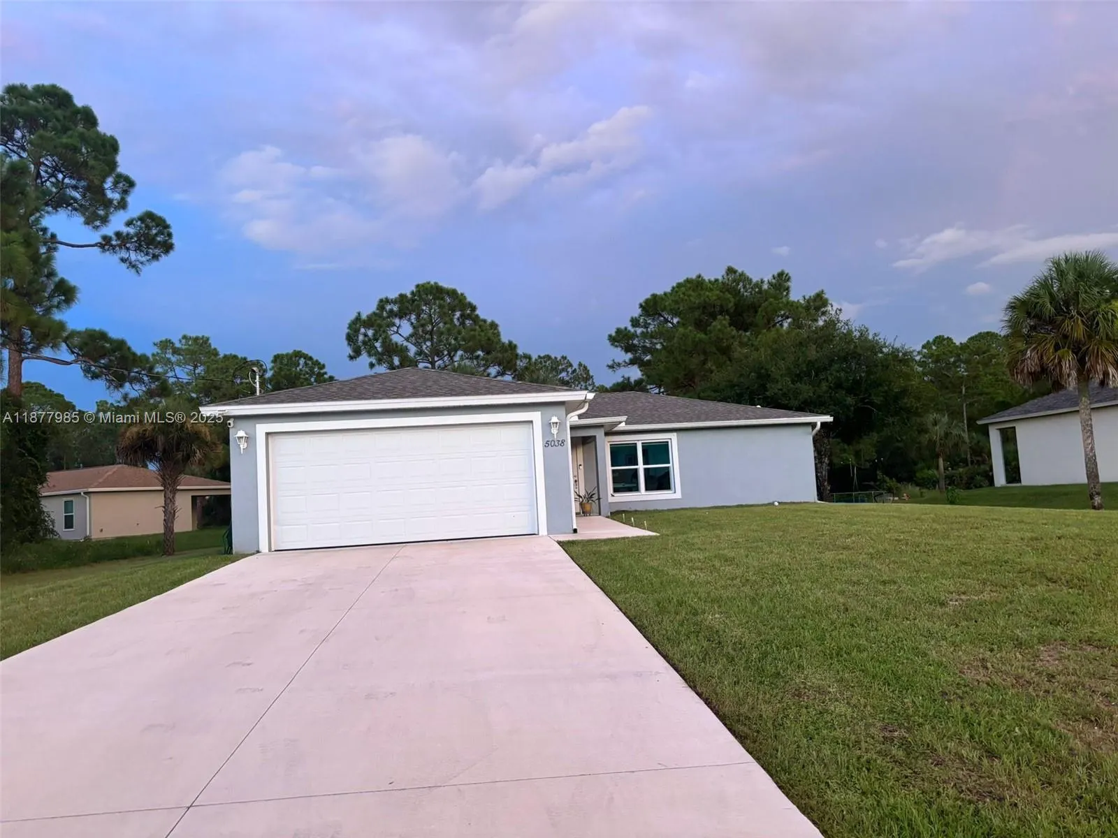 5038 W TRADEWINDS CIR